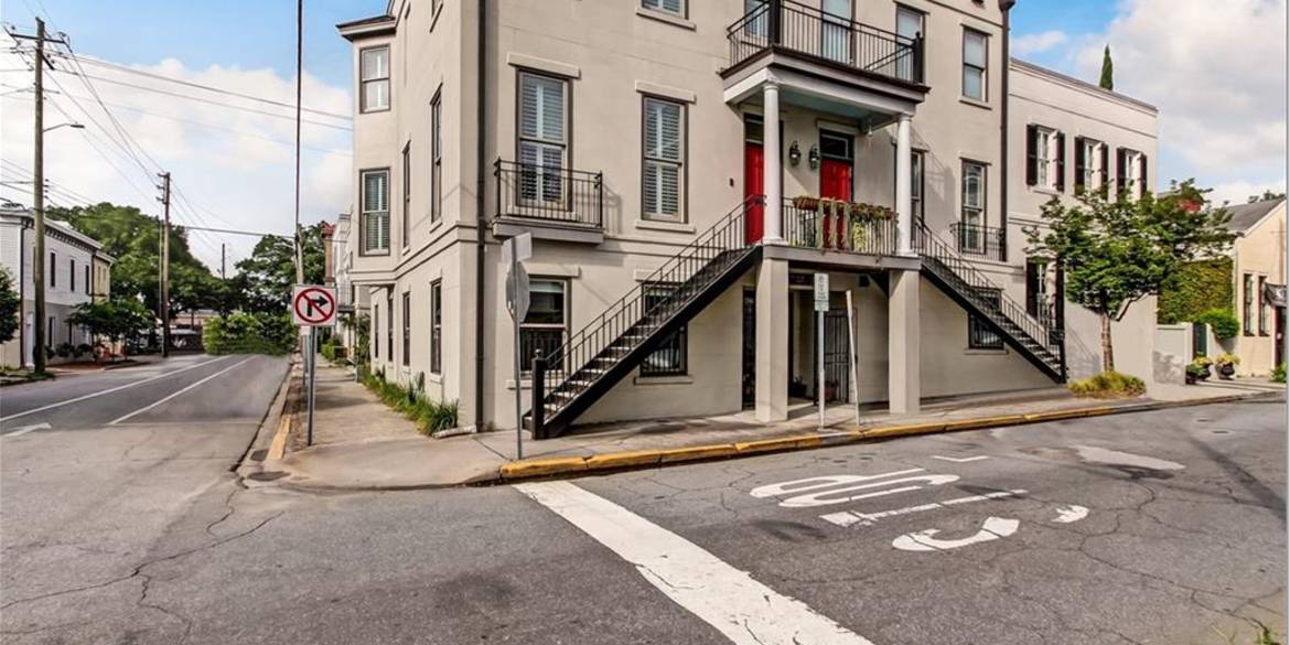 Brivity 431 E York Savannah, GA 31401