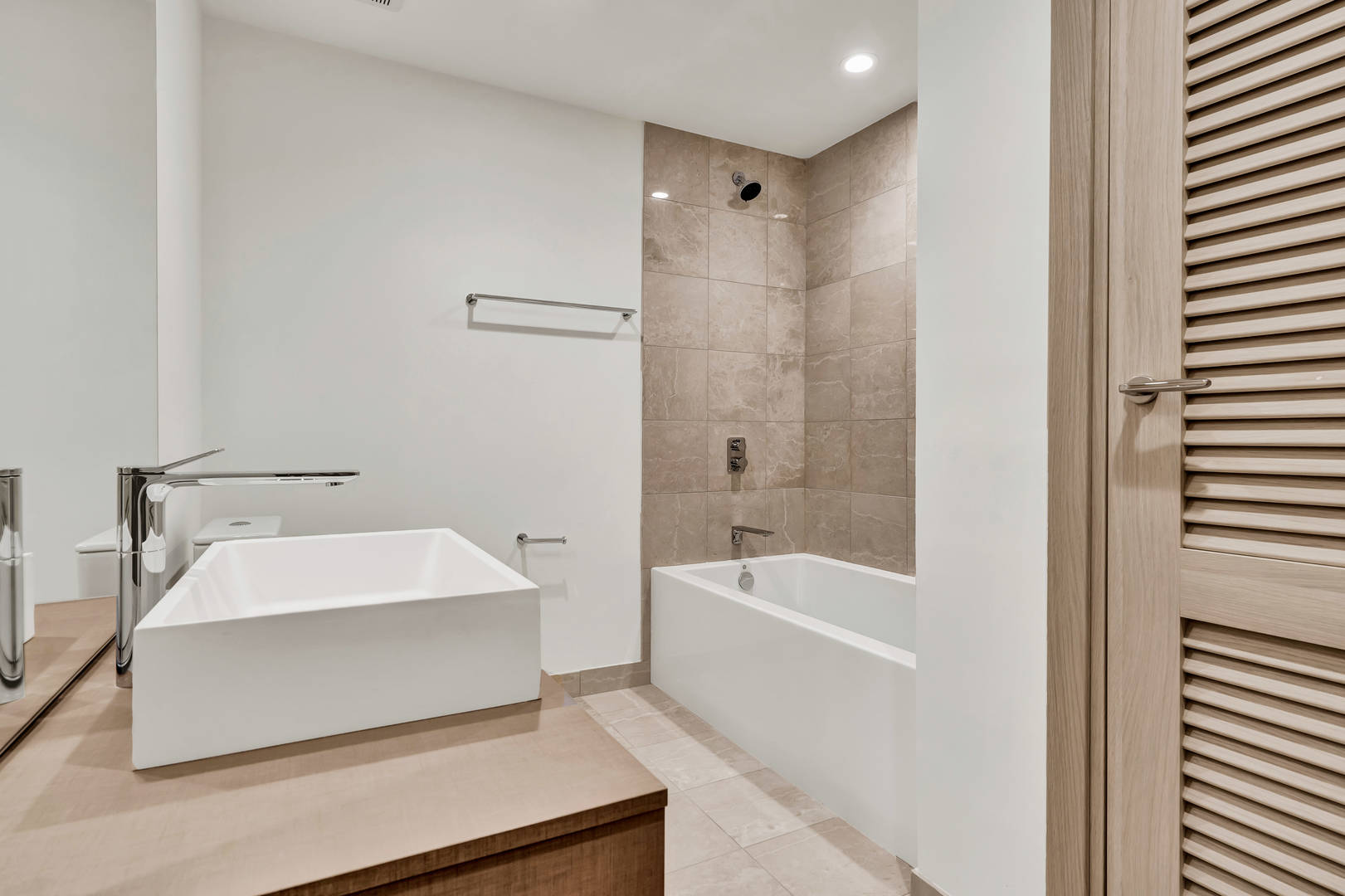 1000 Brickell Plaza Unit 2405 Miami, FL 33131