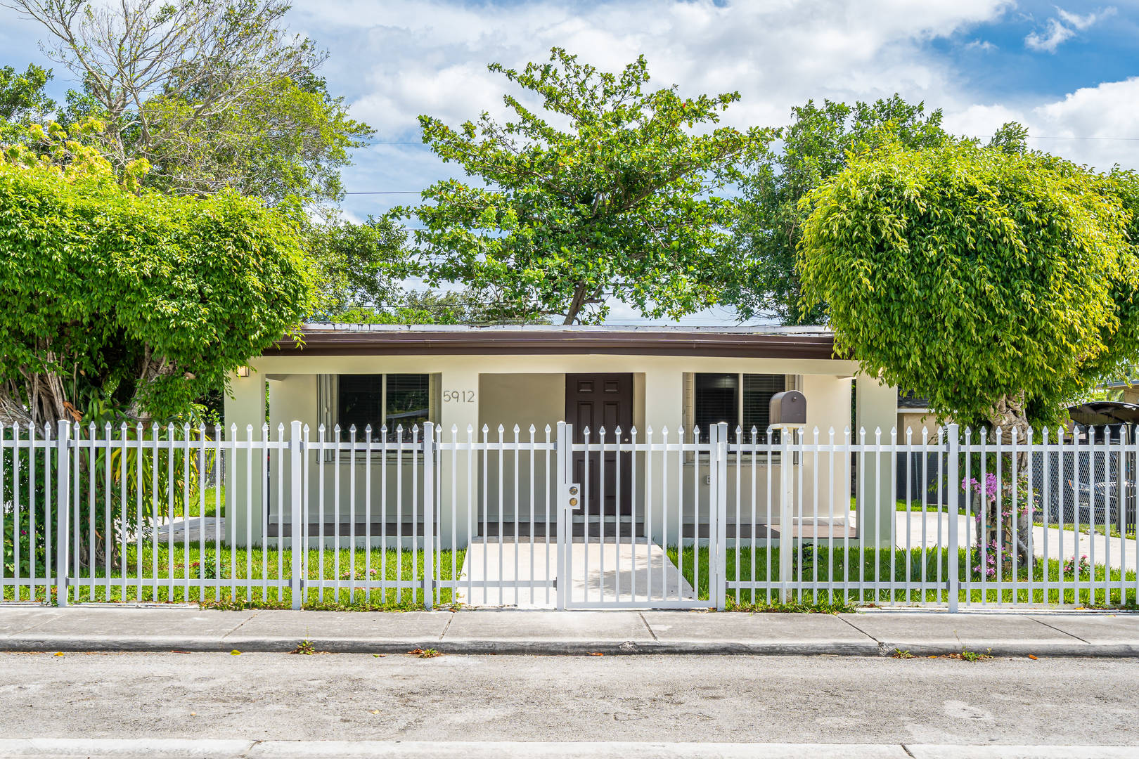 Brivity 5912 Southwest 63rd Street South Miami, FL 33143 Virtual Tour