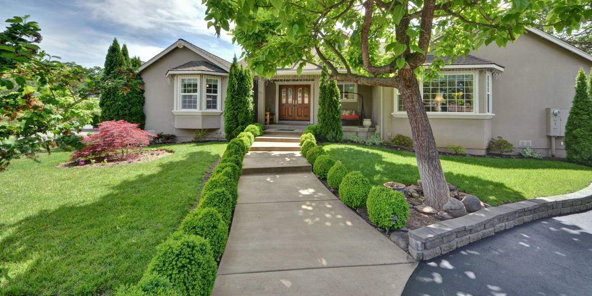 Brivity 8909 John Day Dr Gold Hill, OR 97525