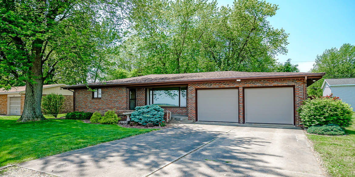 Brivity 607 S East Ave Manito, IL 61546