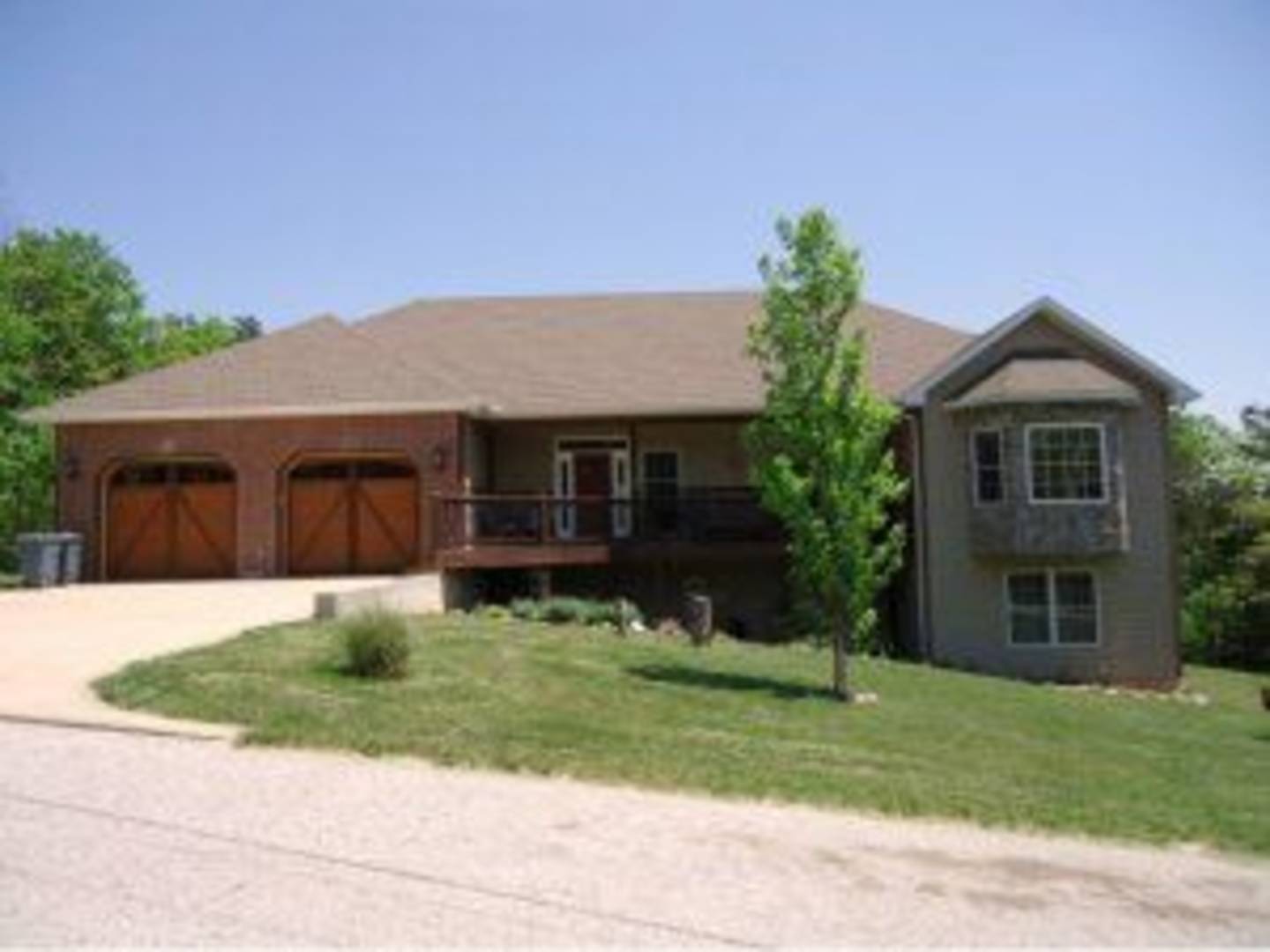 Brivity 301 Woodland Hills Drive Walnut Shade, MO 65771 Virtual Tour