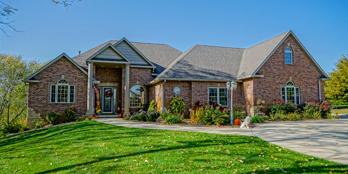 Brivity 1387 Cedar Creek Dr Metamora, IL 61548