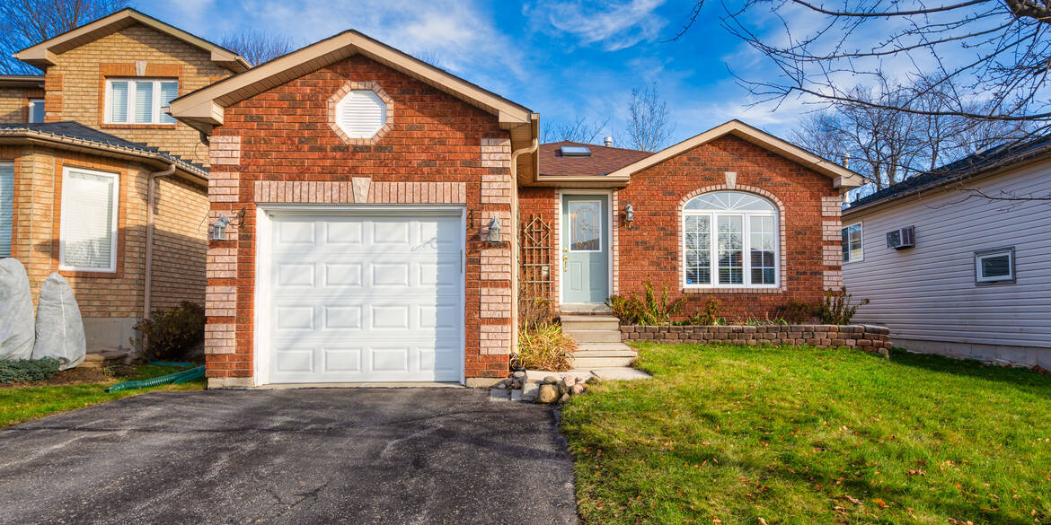 Brivity 17 Wessenger Drive Barrie, ON L4N8R3