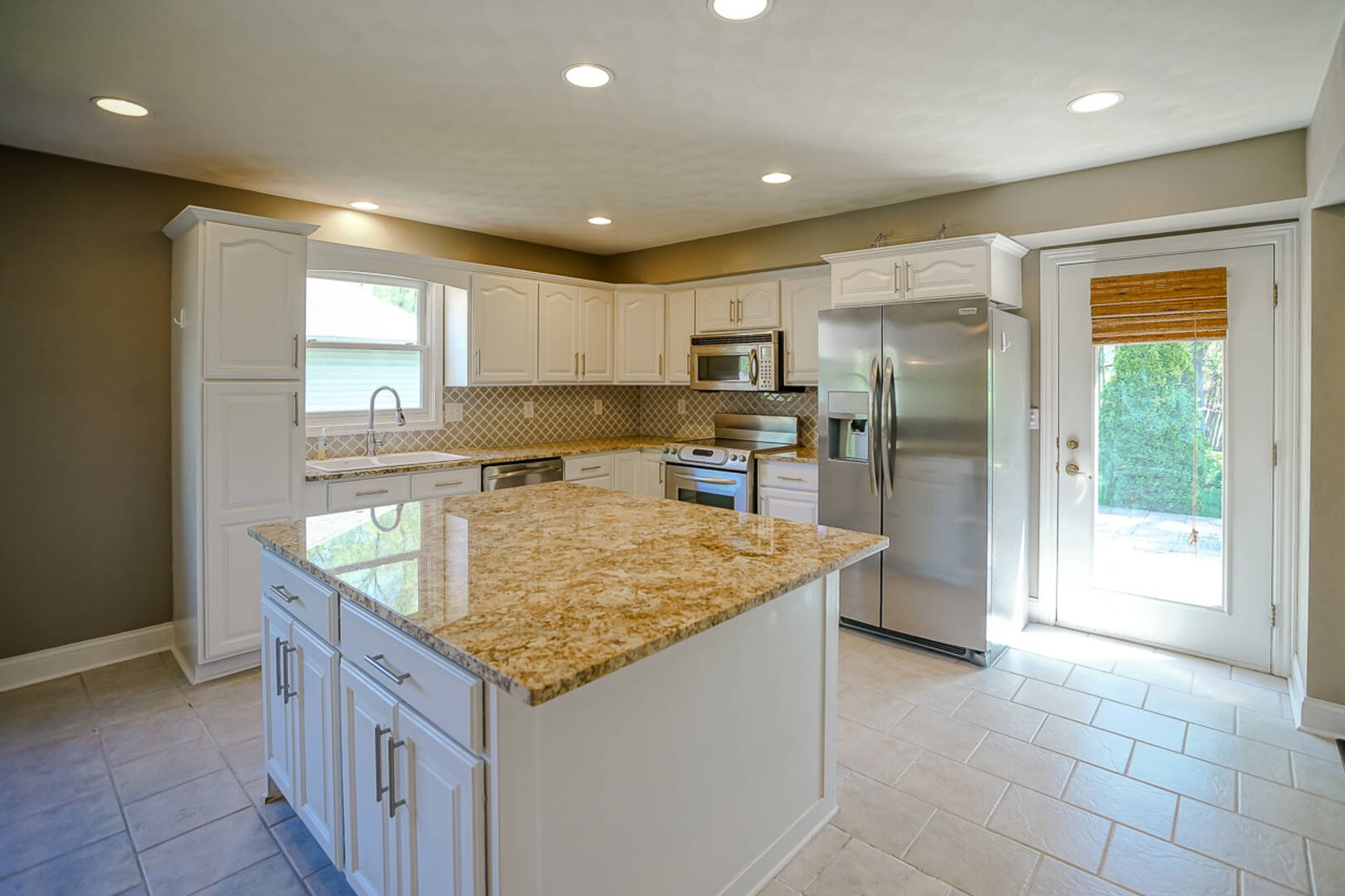 Brivity 1912 Dane Kelsey Dr Pekin, IL 61554 Virtual Tour