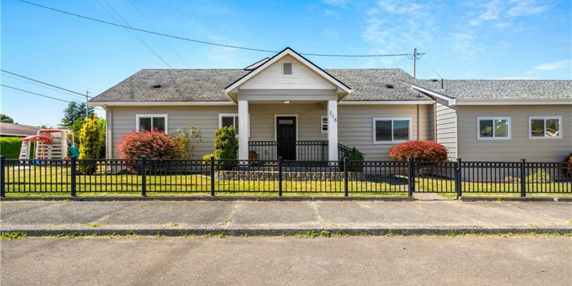 Brivity 218 B St Cosmopolis, WA 98537