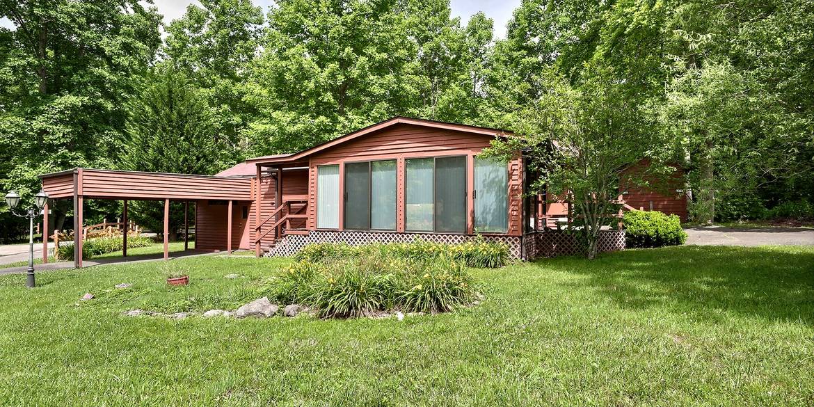 Brivity 1586 Moccasin Trail Hiawassee, GA 30546