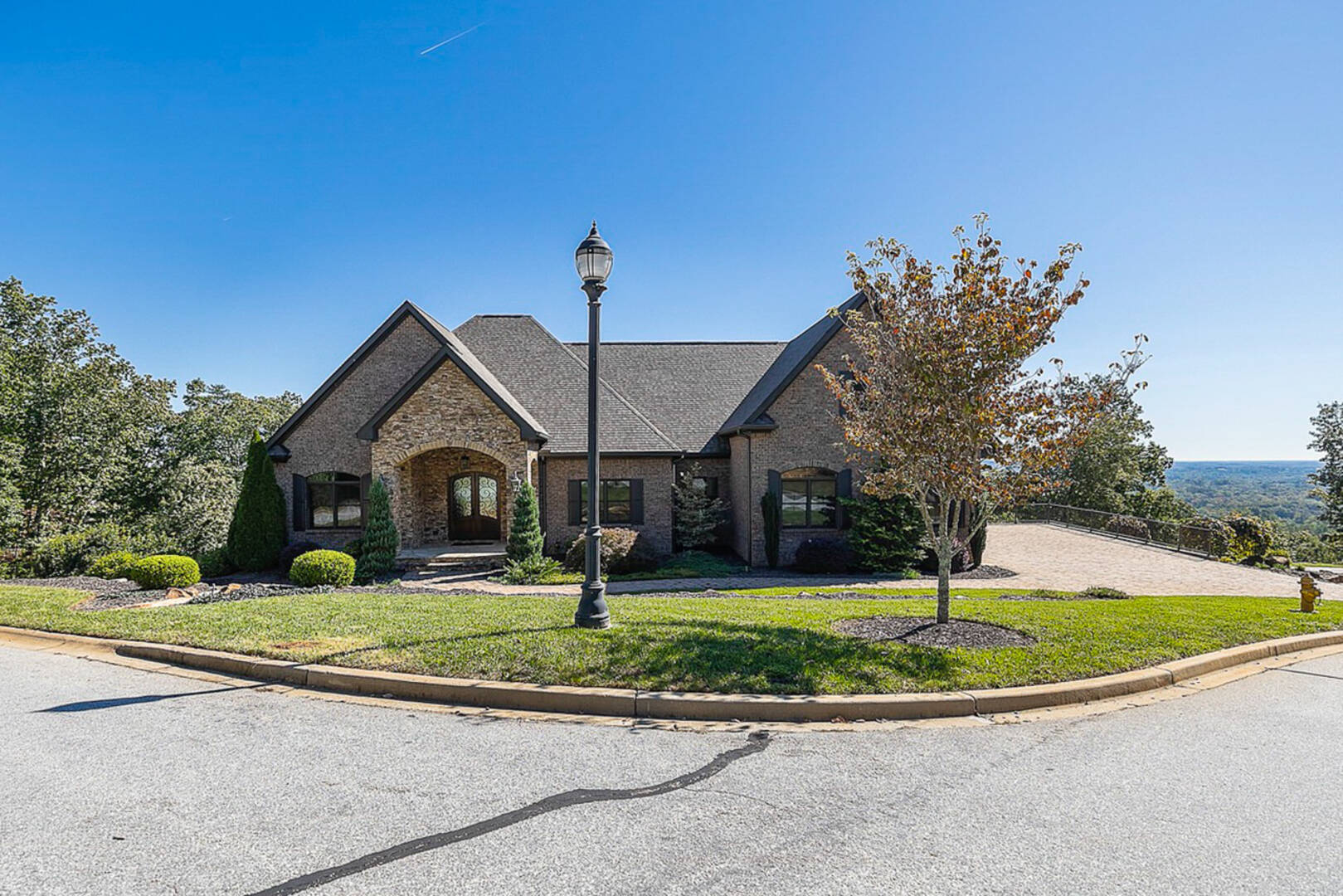 Brivity 605 Montebello Drive Greenville, SC 29609 Virtual Tour