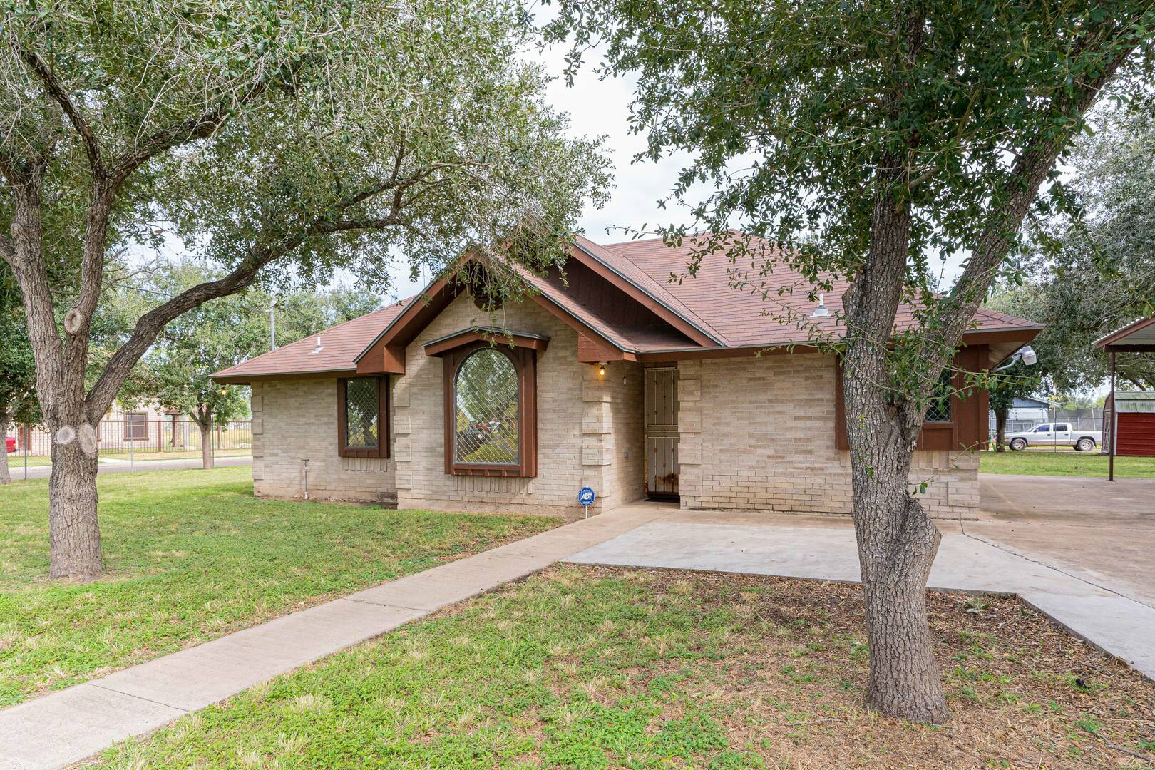 Brivity 402 N Cochran Street Edcouch, TX 78538 Virtual Tour