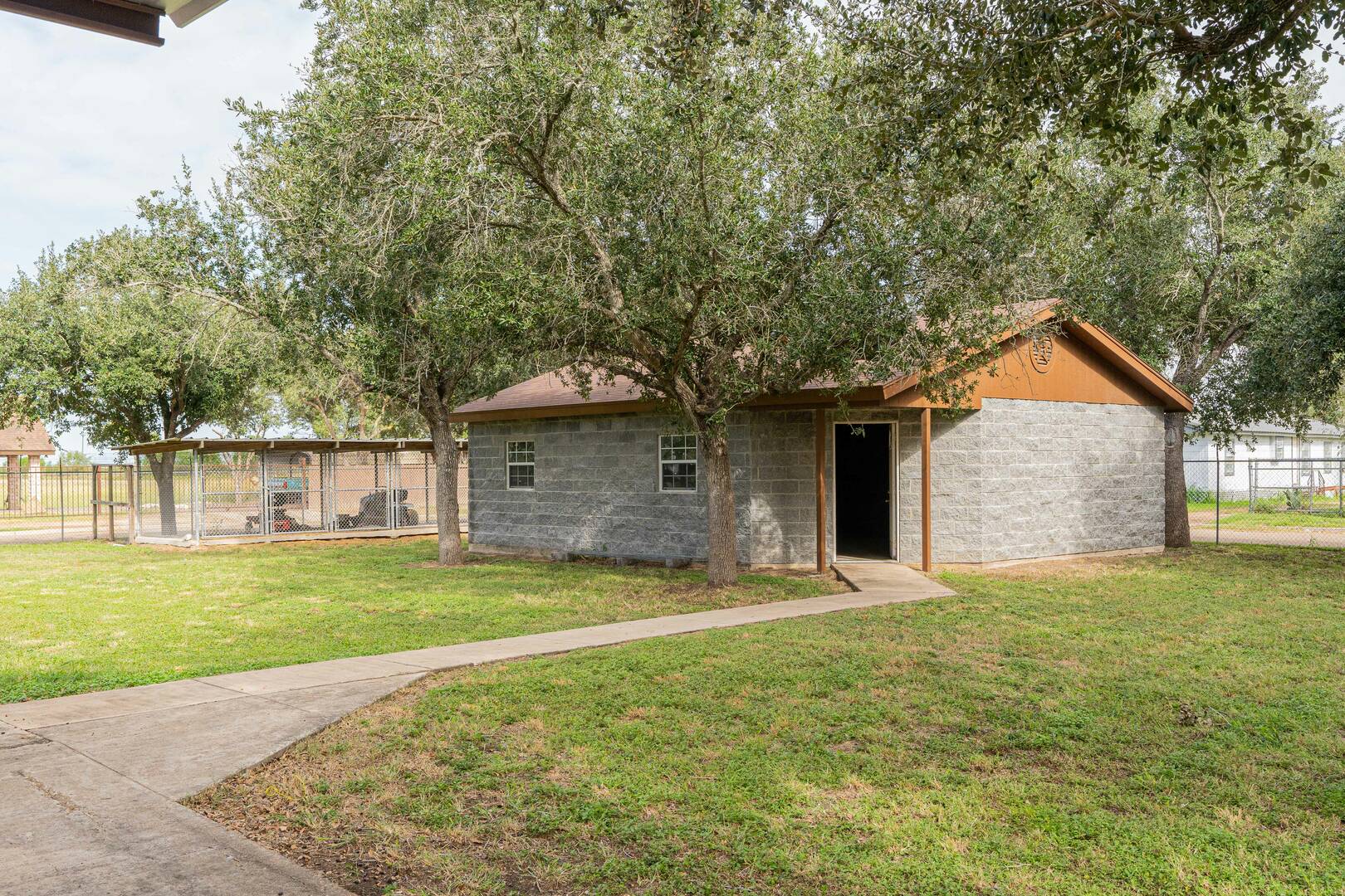 Brivity 402 N Cochran Street Edcouch, TX 78538 Virtual Tour