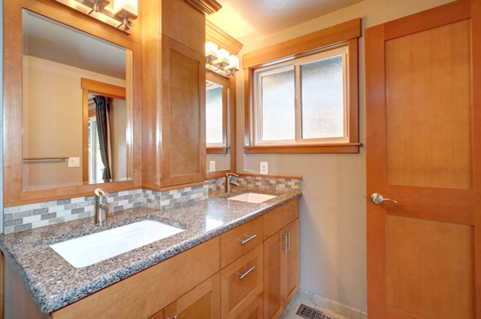 6722 Twin Hills Dr W University Place, WA 98467