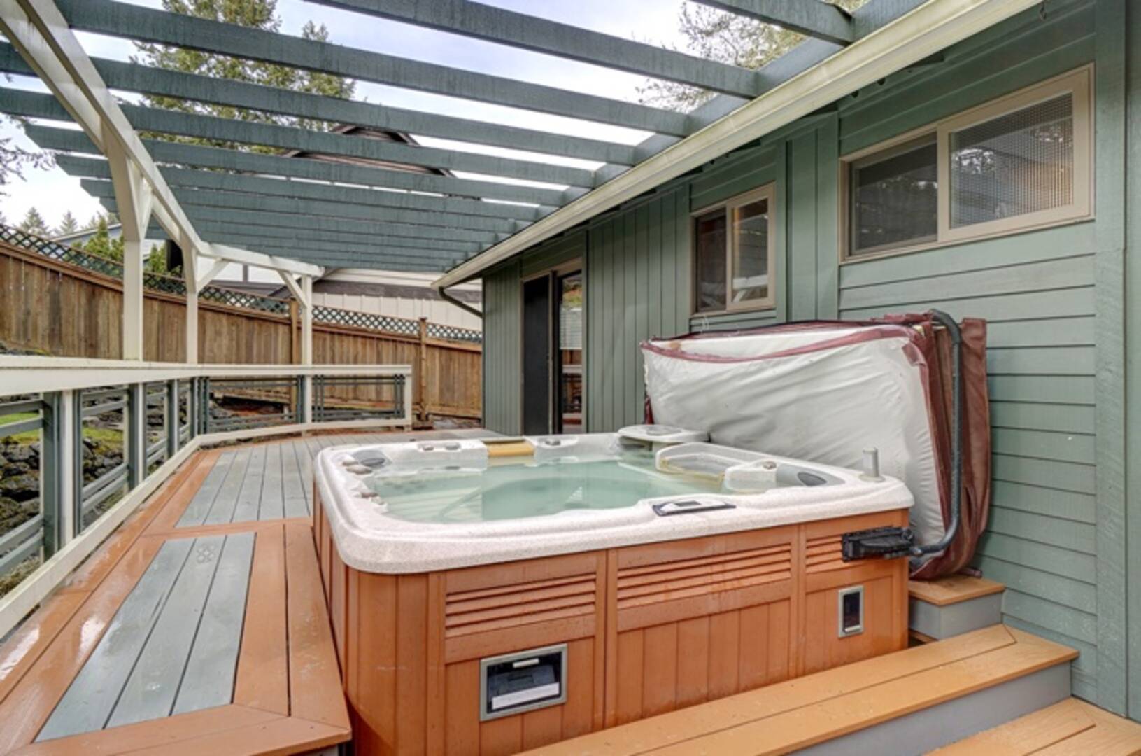 6722 Twin Hills Dr W University Place, WA 98467
