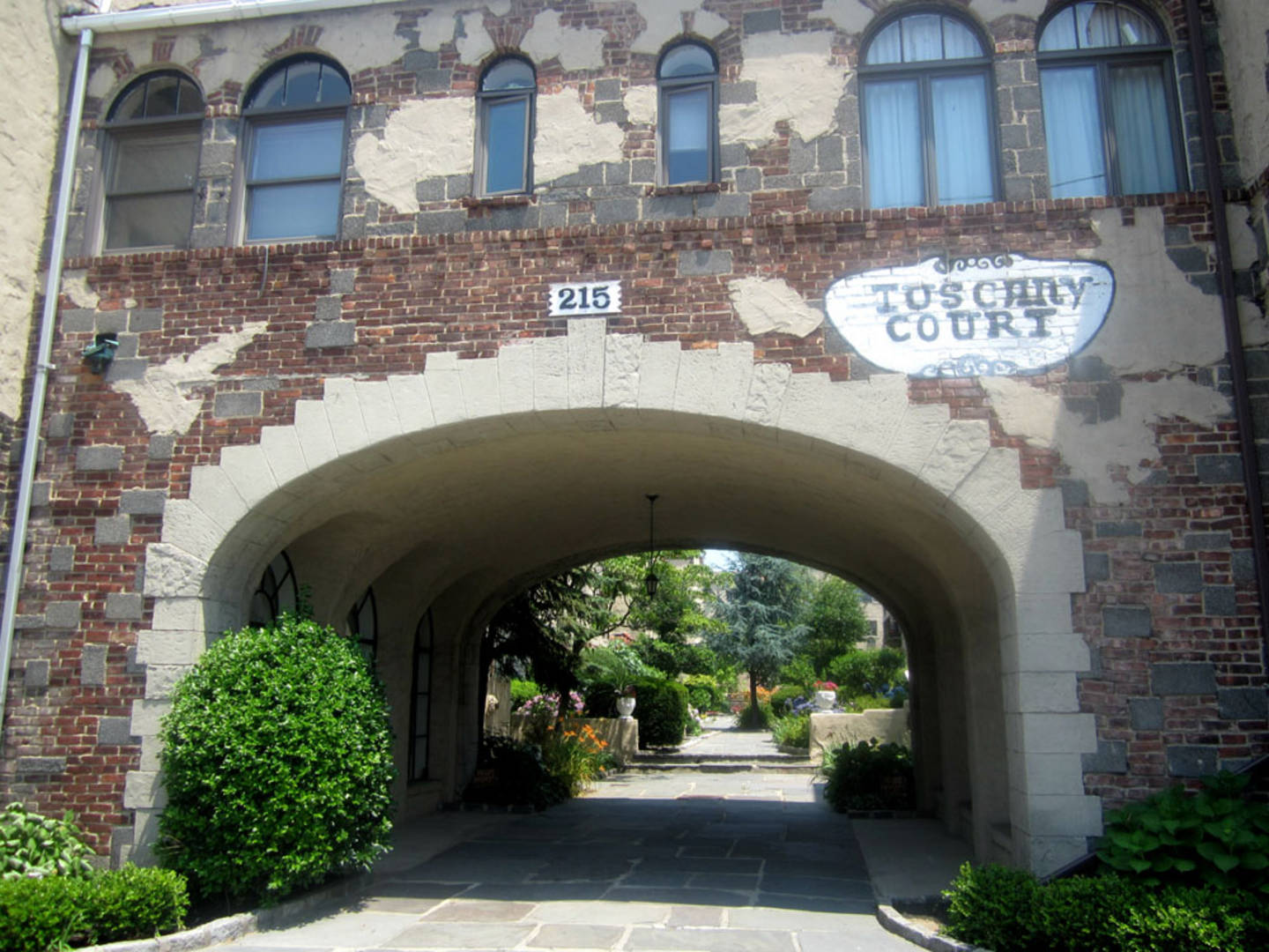 brivity-215-middle-neck-rd-great-neck-ny-11021-virtual-tour