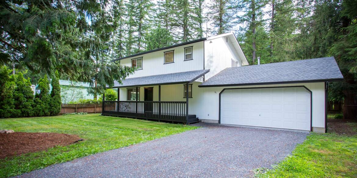 Brivity 91 Flair Valley Dr, Maple Falls, WA 98266