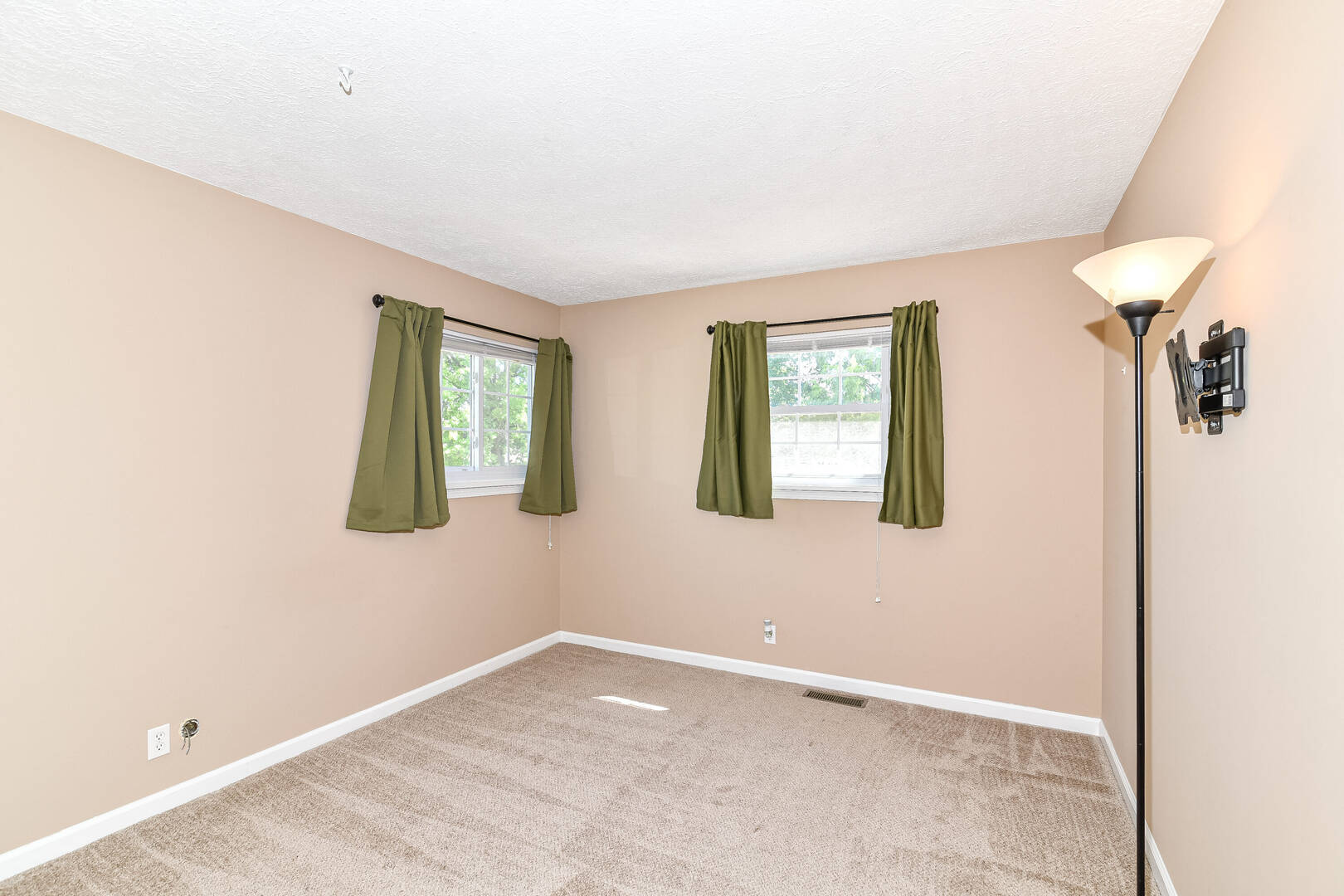 8633 Fox Ridge Lane Indianapolis, IN 46256