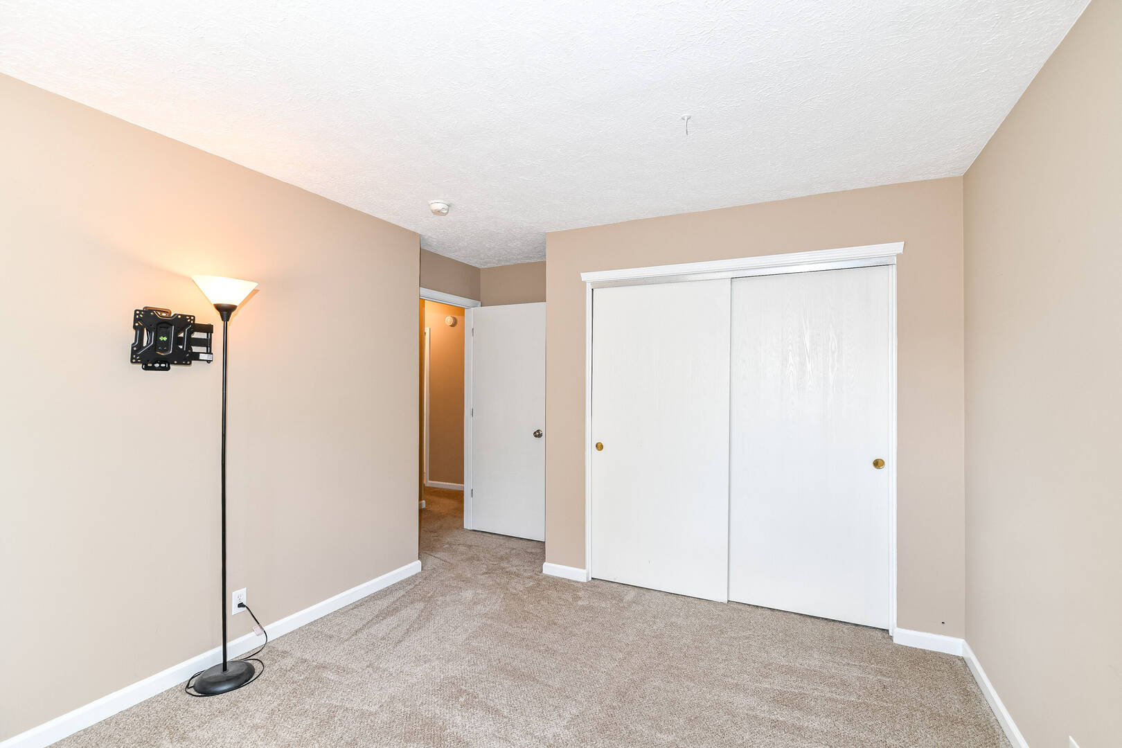 8633 Fox Ridge Lane Indianapolis, IN 46256