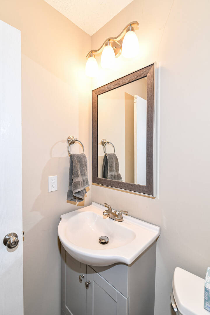 8633 Fox Ridge Lane Indianapolis, IN 46256