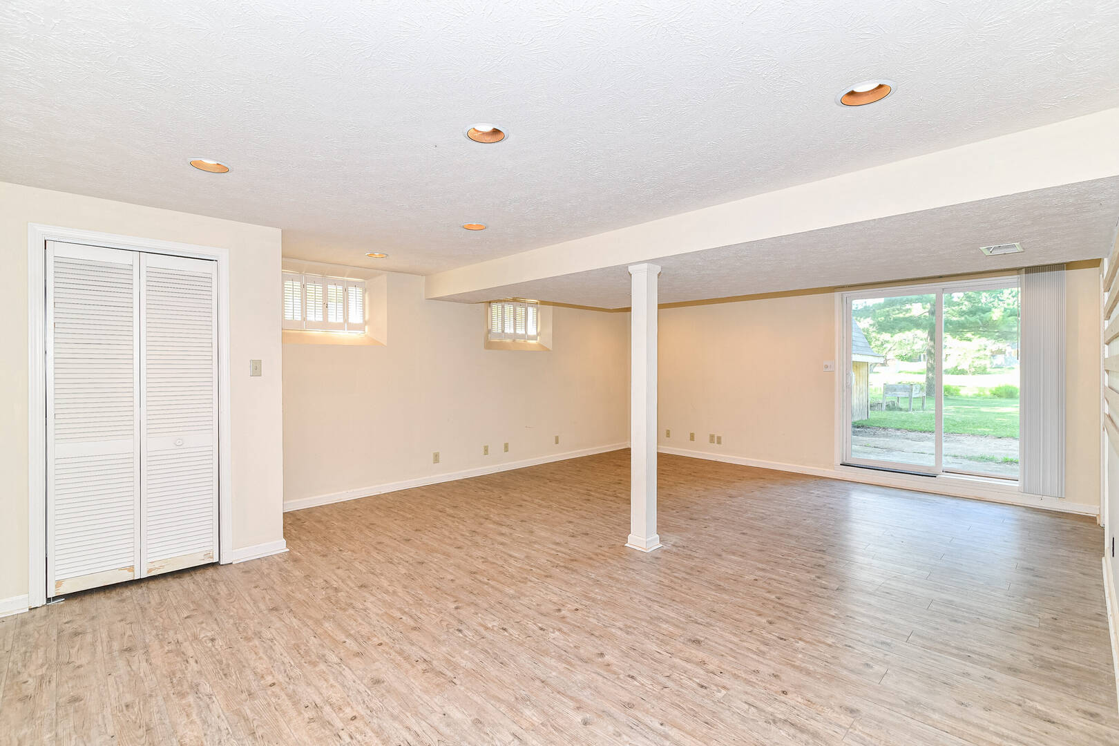 8633 Fox Ridge Lane Indianapolis, IN 46256