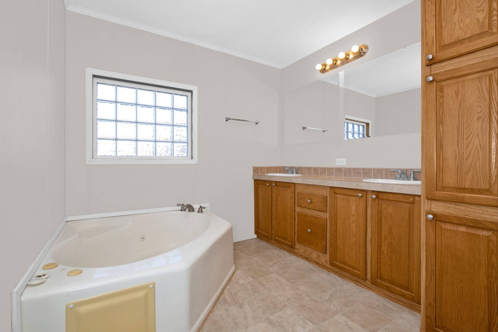 626 Edgewater Dr Raeford, NC 28376