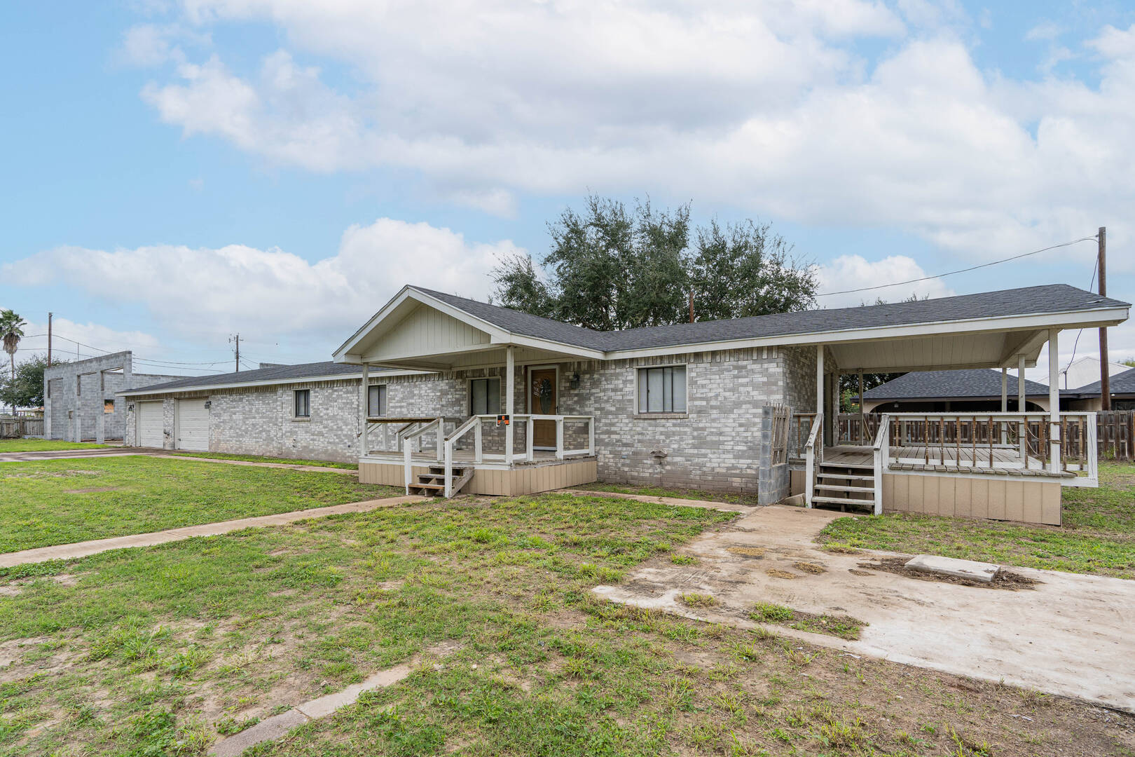 Brivity 1421 S Dallas Street Alton, Texas 78573 Virtual Tour