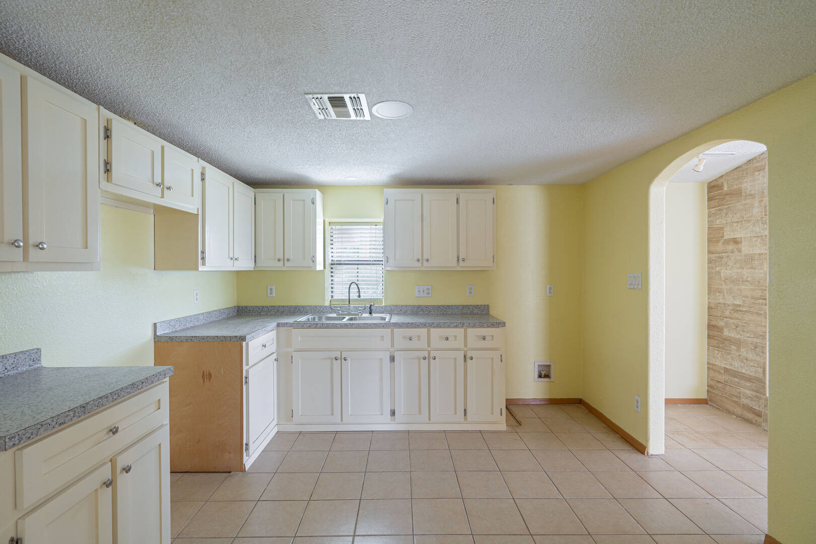 Brivity 1421 S Dallas Street Alton, Texas 78573 Virtual Tour