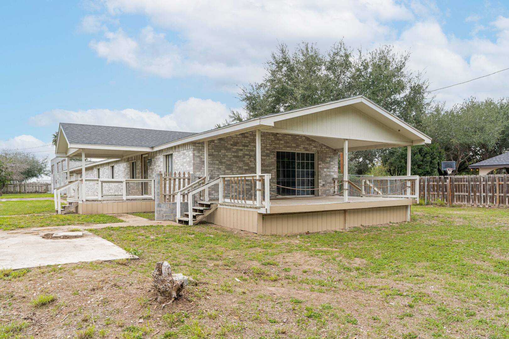 Brivity 1421 S Dallas Street Alton, Texas 78573 Virtual Tour