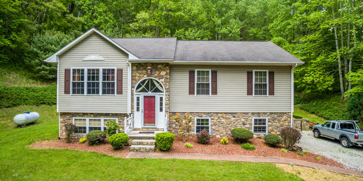 Brivity 8794 Copper Hill Road Copper Hill, VA 24079