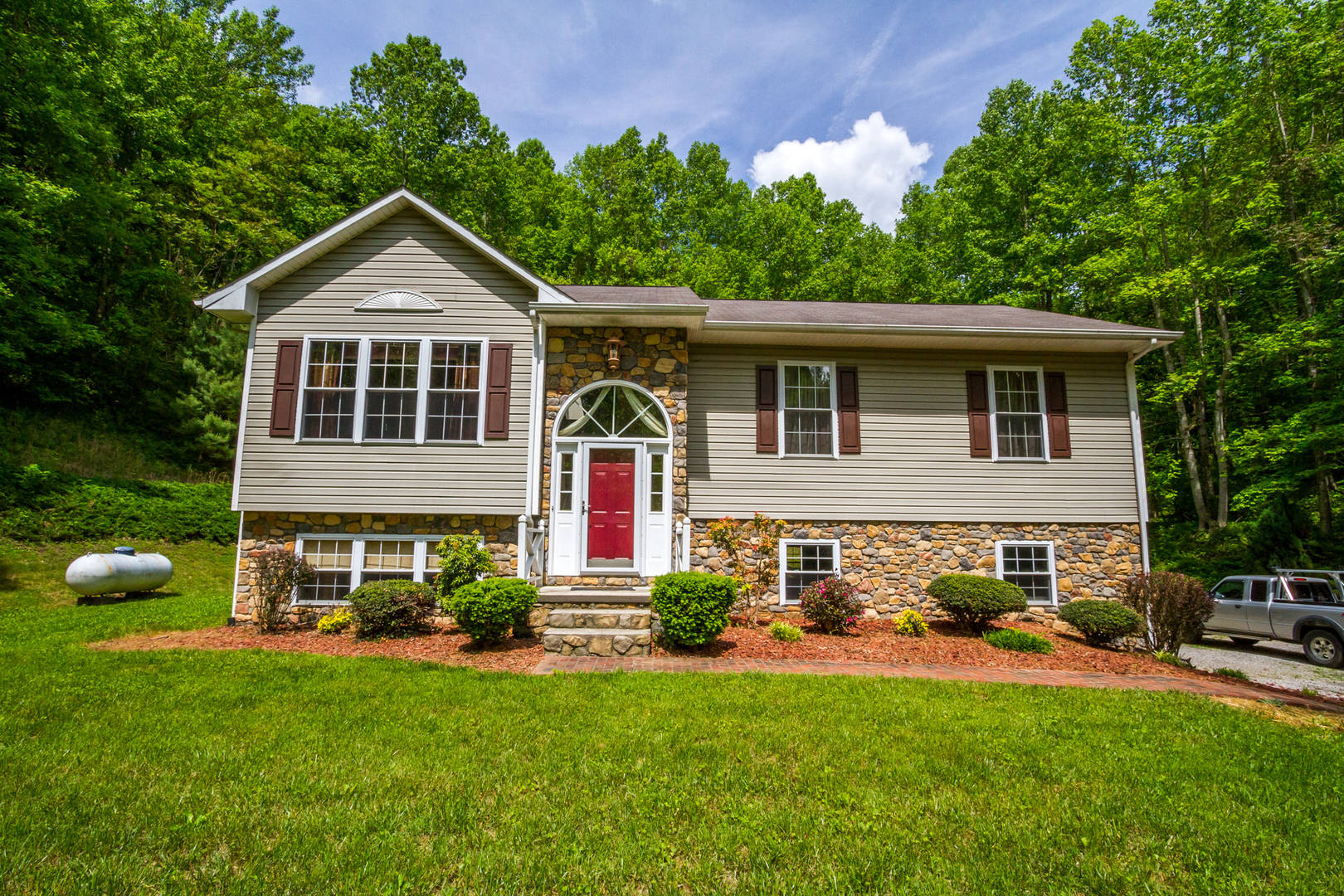 Brivity 8794 Copper Hill Road Copper Hill, VA 24079 Virtual Tour