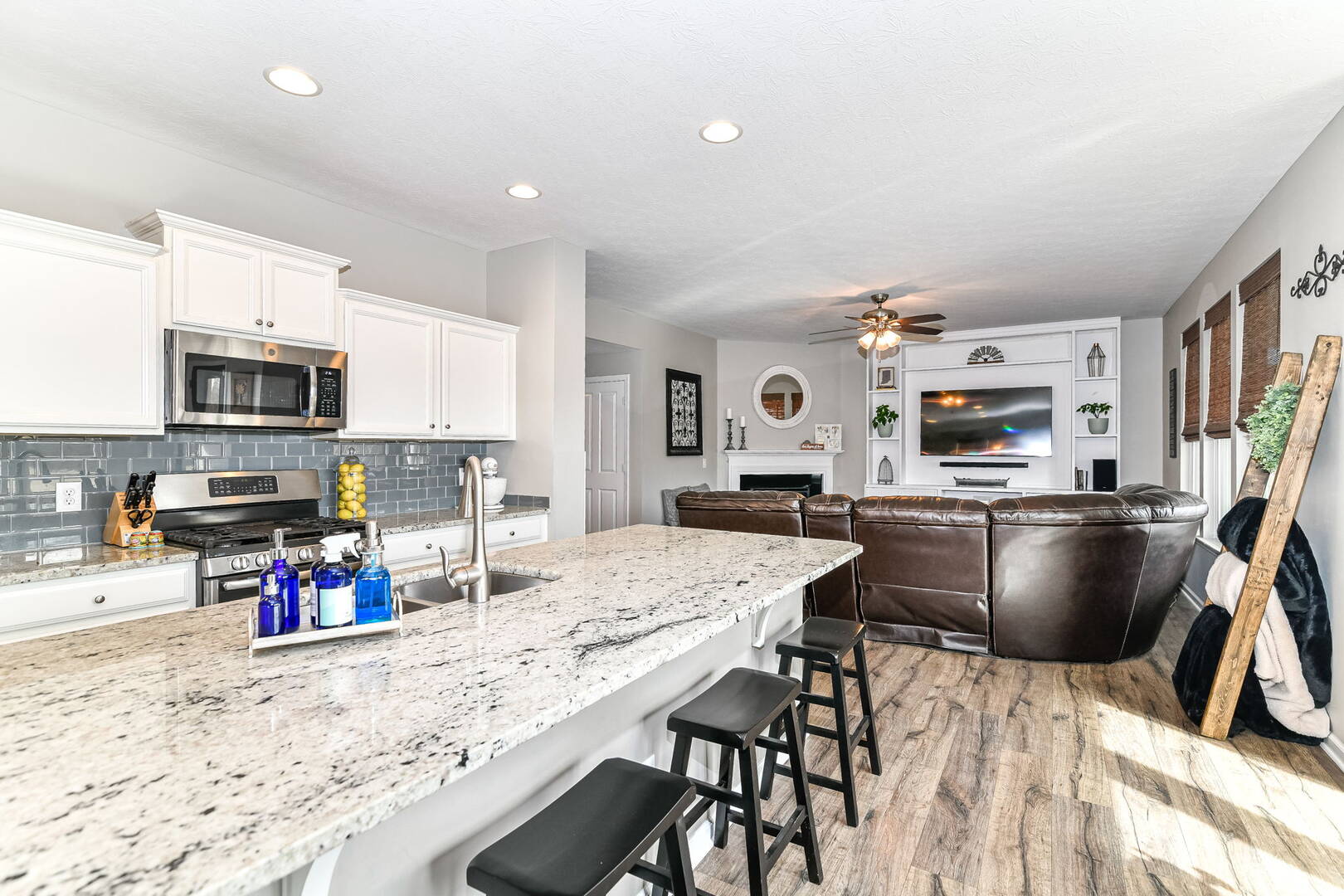 6307 Falcon Lane Zionsville, IN 46077