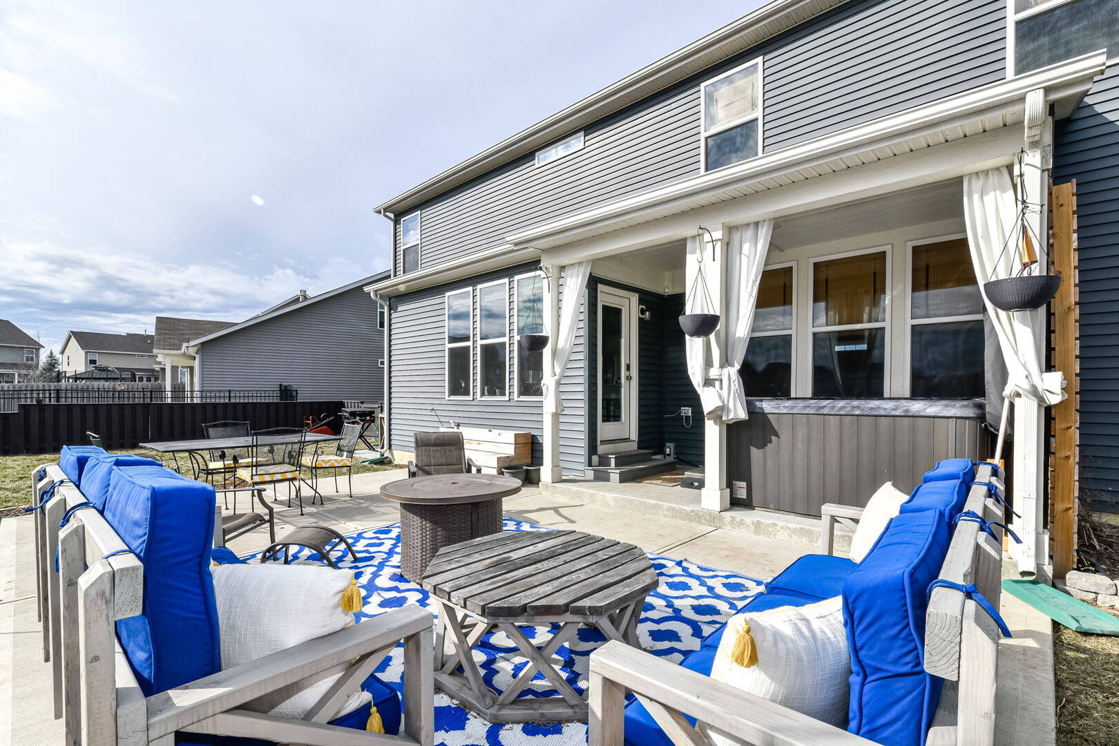 6307 Falcon Lane Zionsville, IN 46077