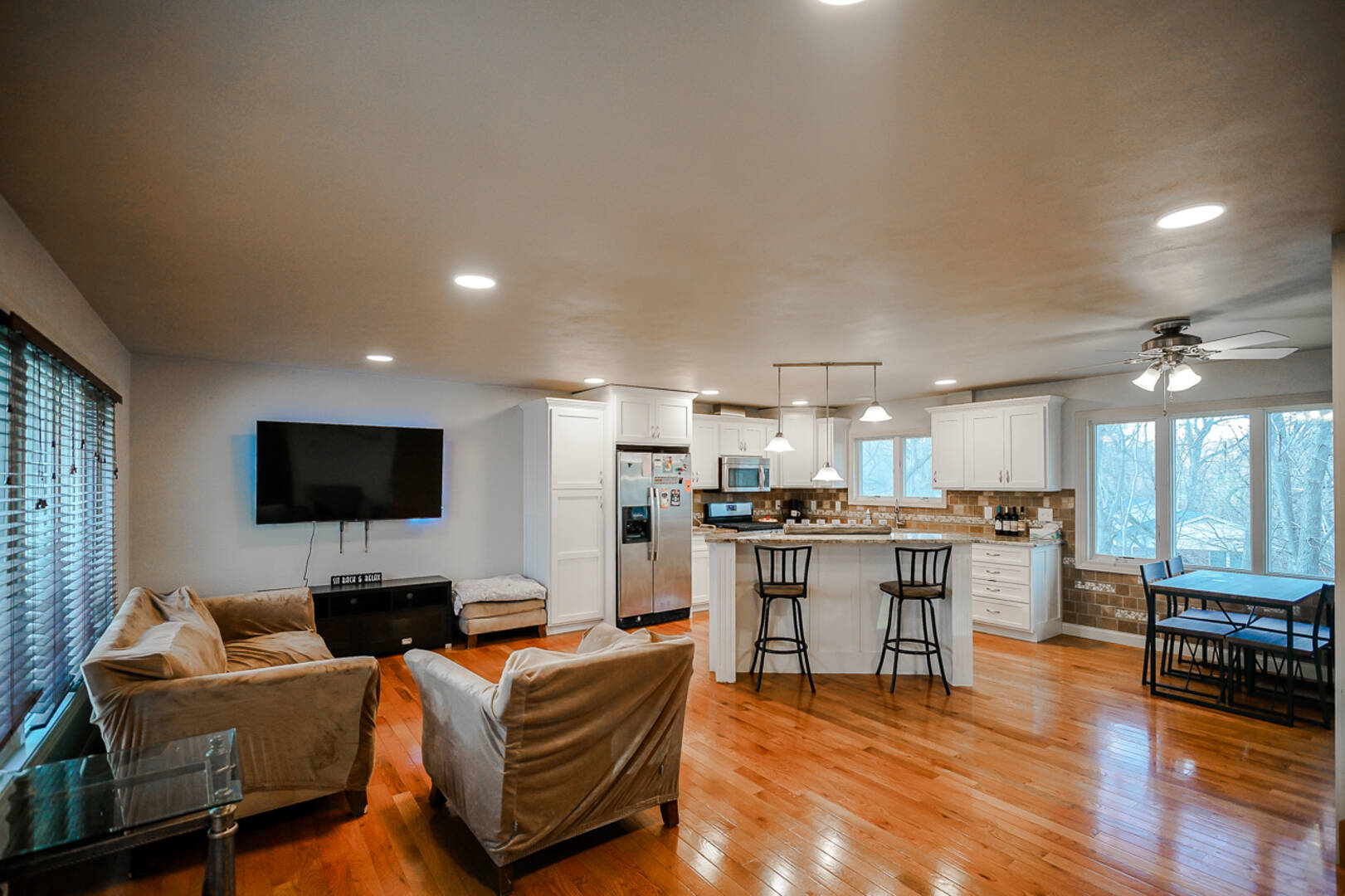 211 Burning Tree Dr Pekin, IL 61554