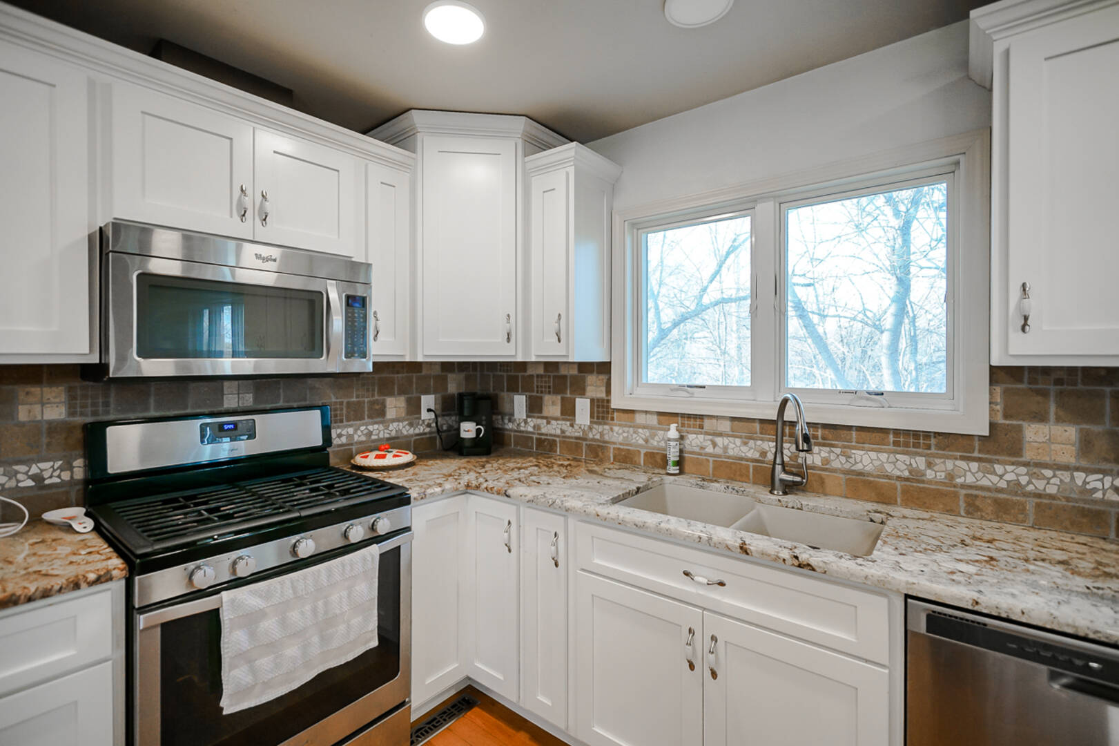 211 Burning Tree Dr Pekin, IL 61554