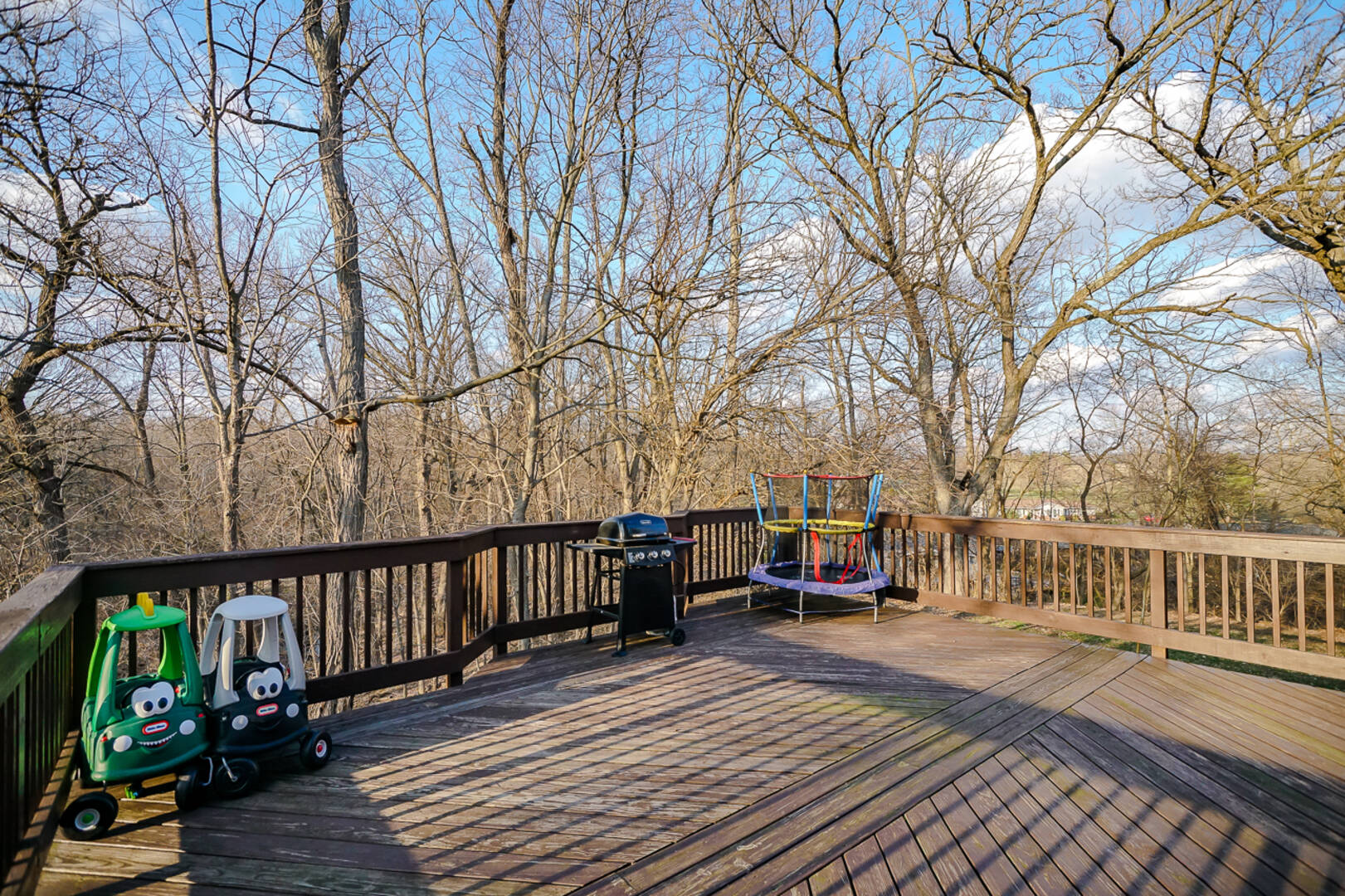 211 Burning Tree Dr Pekin, IL 61554