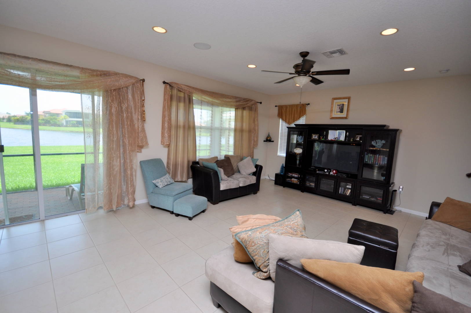 2402 Bellarosa West Palm Beach, FL 33411