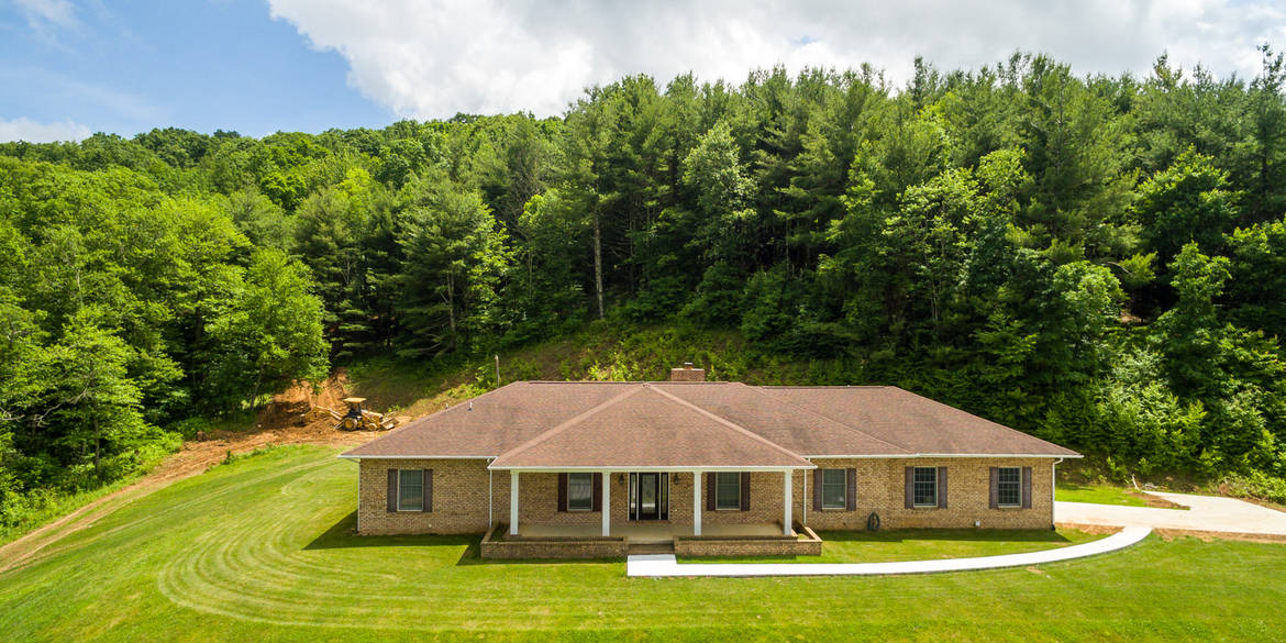 Brivity 596 Boothe Creek Road SE Copper Hill, VA 24079
