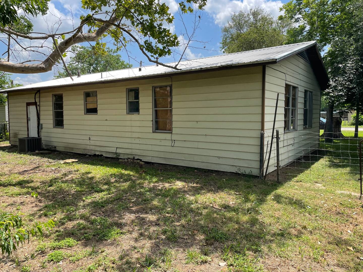 144 Hickory St Luling TX 78648 Luling, TX 78648