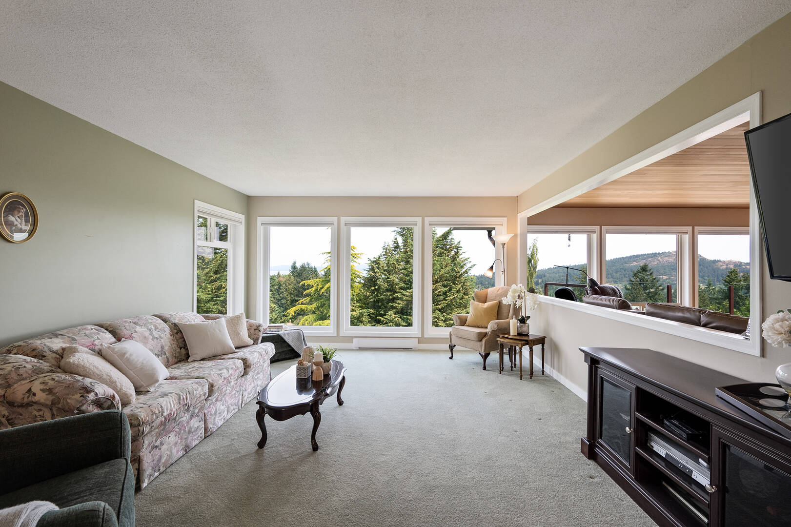 4691 Bramble Court Victoria, BC V8Y2W6