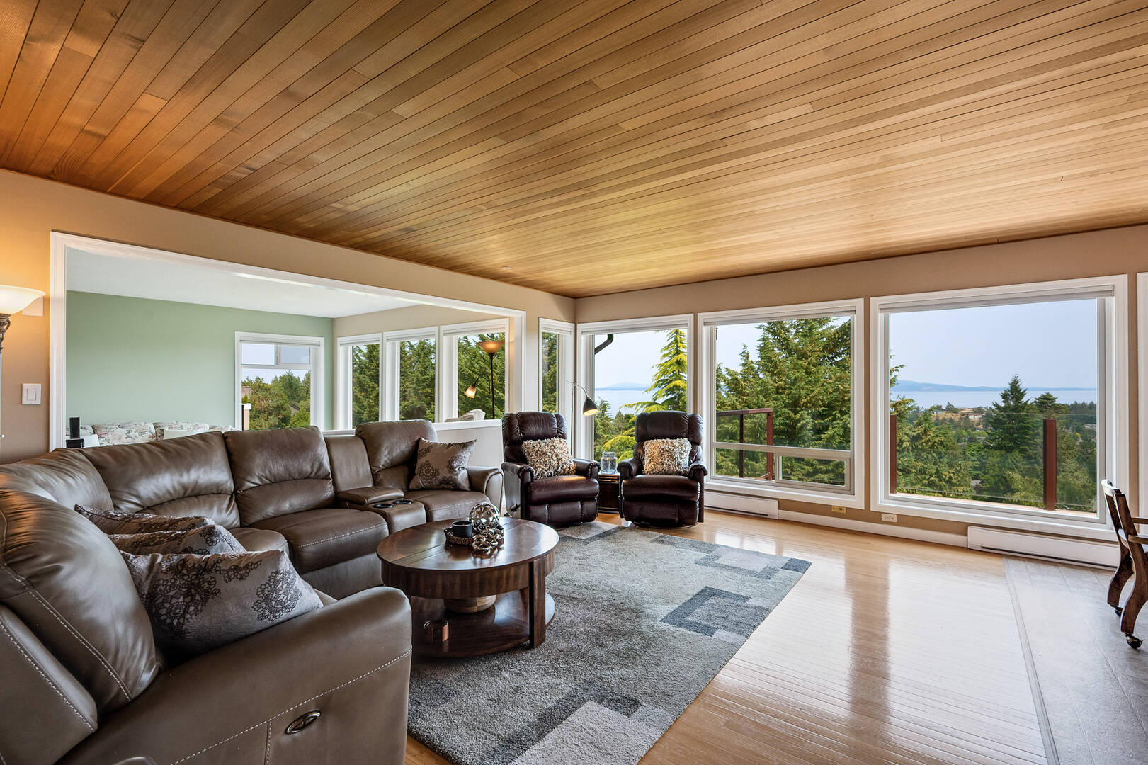 4691 Bramble Court Victoria, BC V8Y2W6