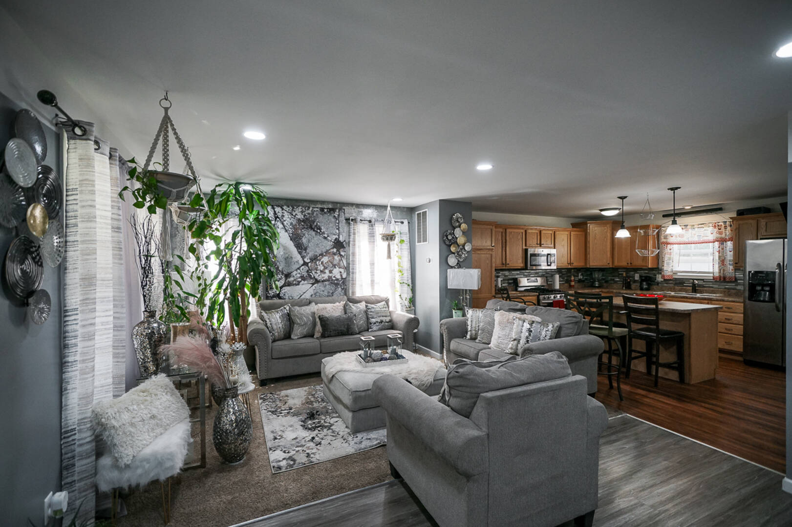 811 E. Behrends Peoria , IL 61603