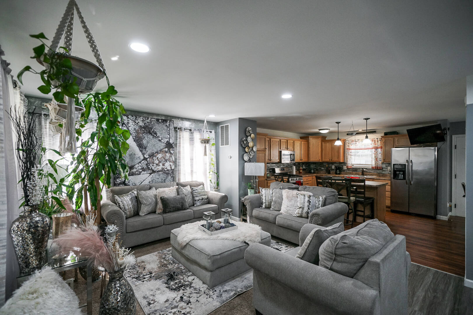 811 E. Behrends Peoria , IL 61603