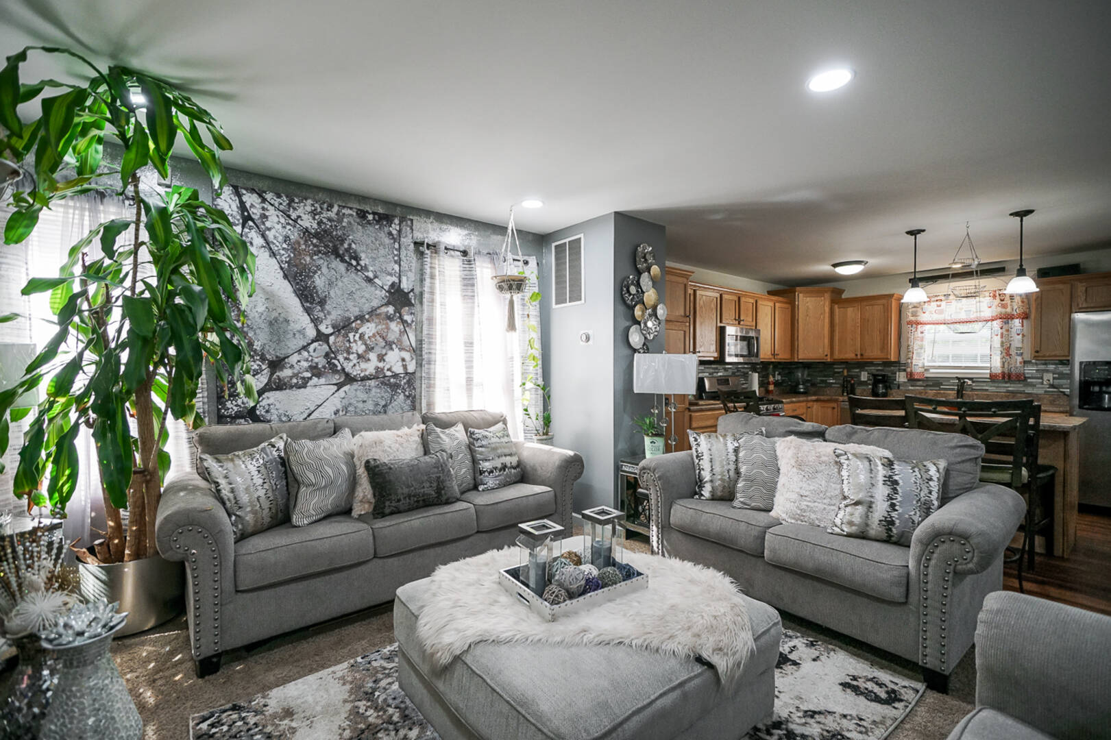 811 E. Behrends Peoria , IL 61603