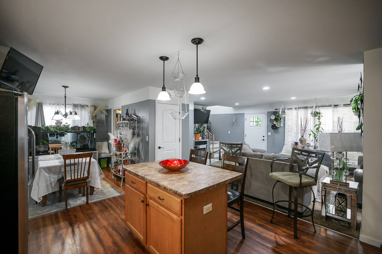 811 E. Behrends Peoria , IL 61603
