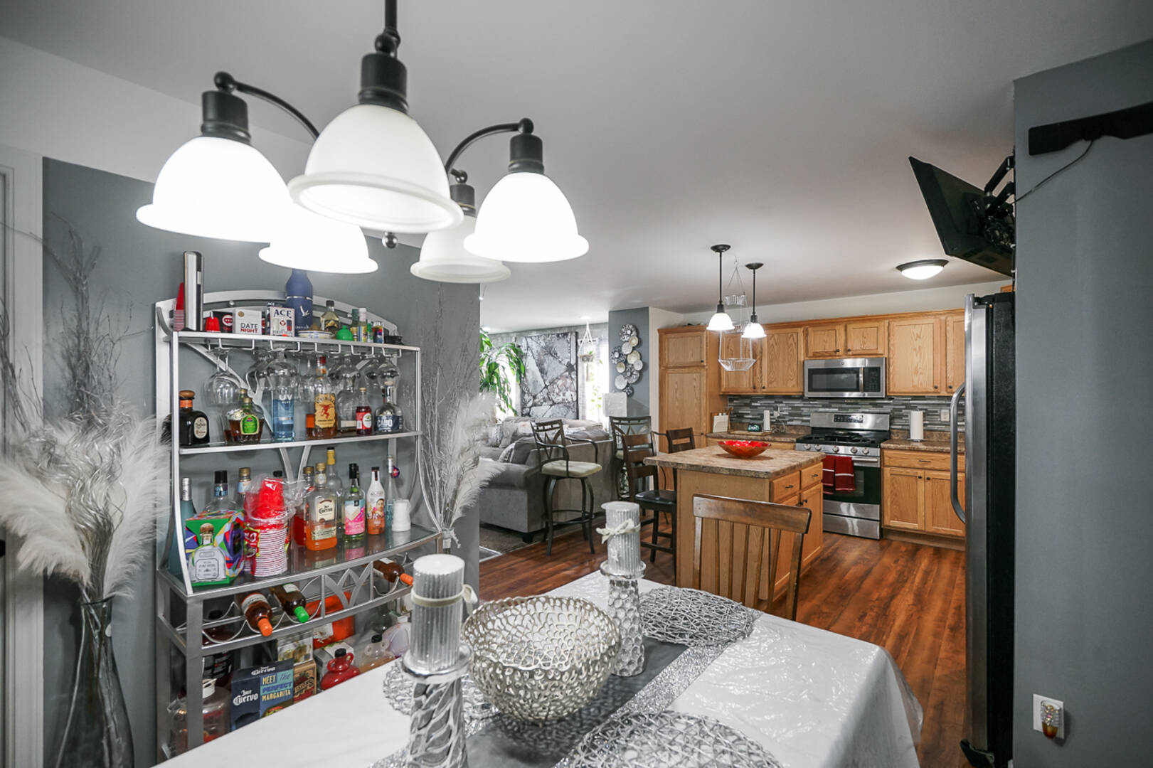 811 E. Behrends Peoria , IL 61603