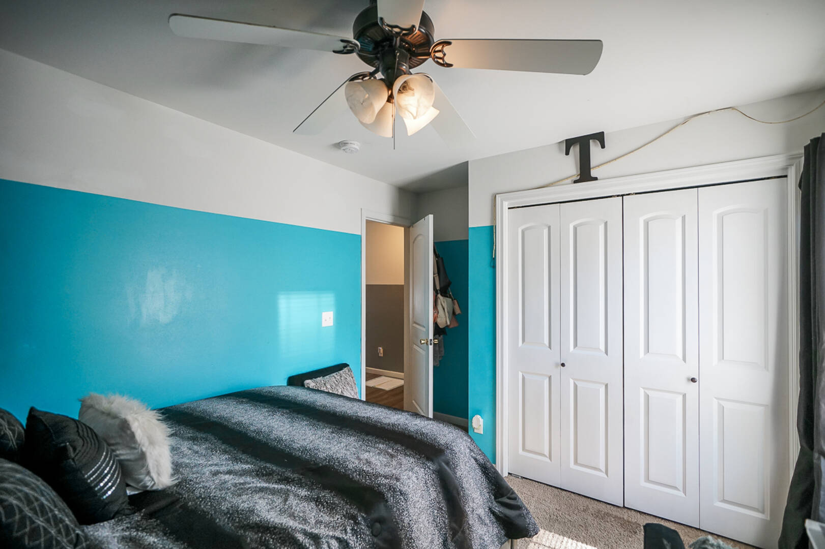 811 E. Behrends Peoria , IL 61603