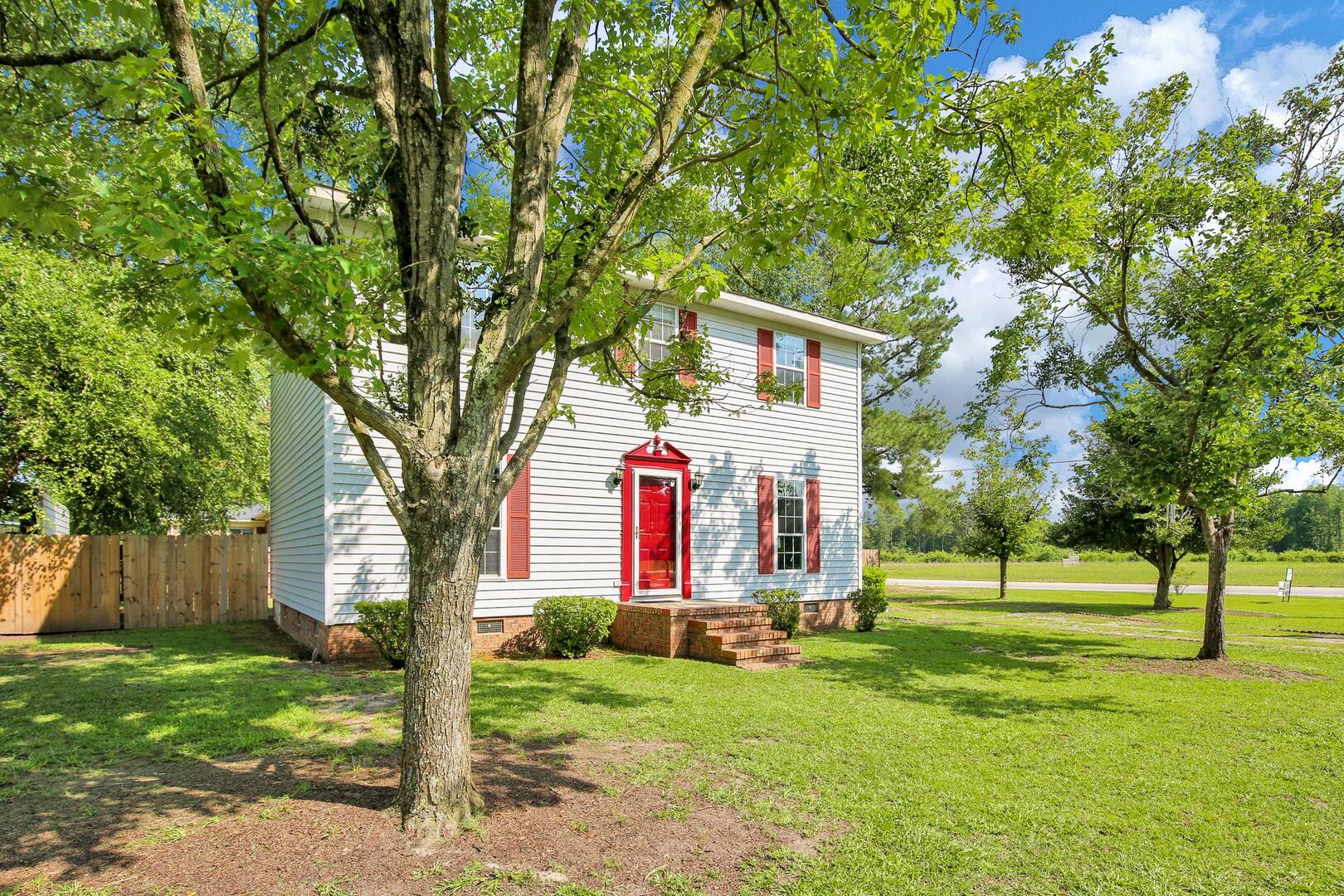 24 Christine Ln St.Pauls, NC 28384