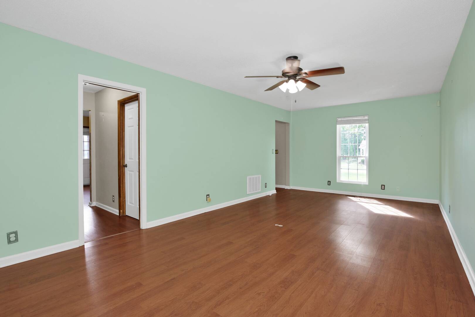 24 Christine Ln St.Pauls, NC 28384