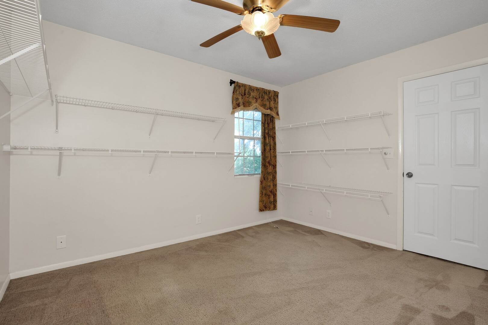 24 Christine Ln St.Pauls, NC 28384