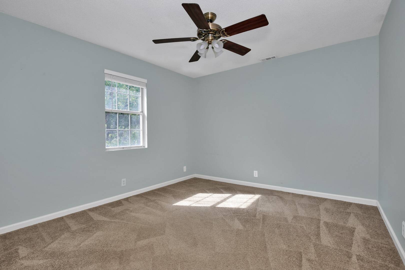 24 Christine Ln St.Pauls, NC 28384