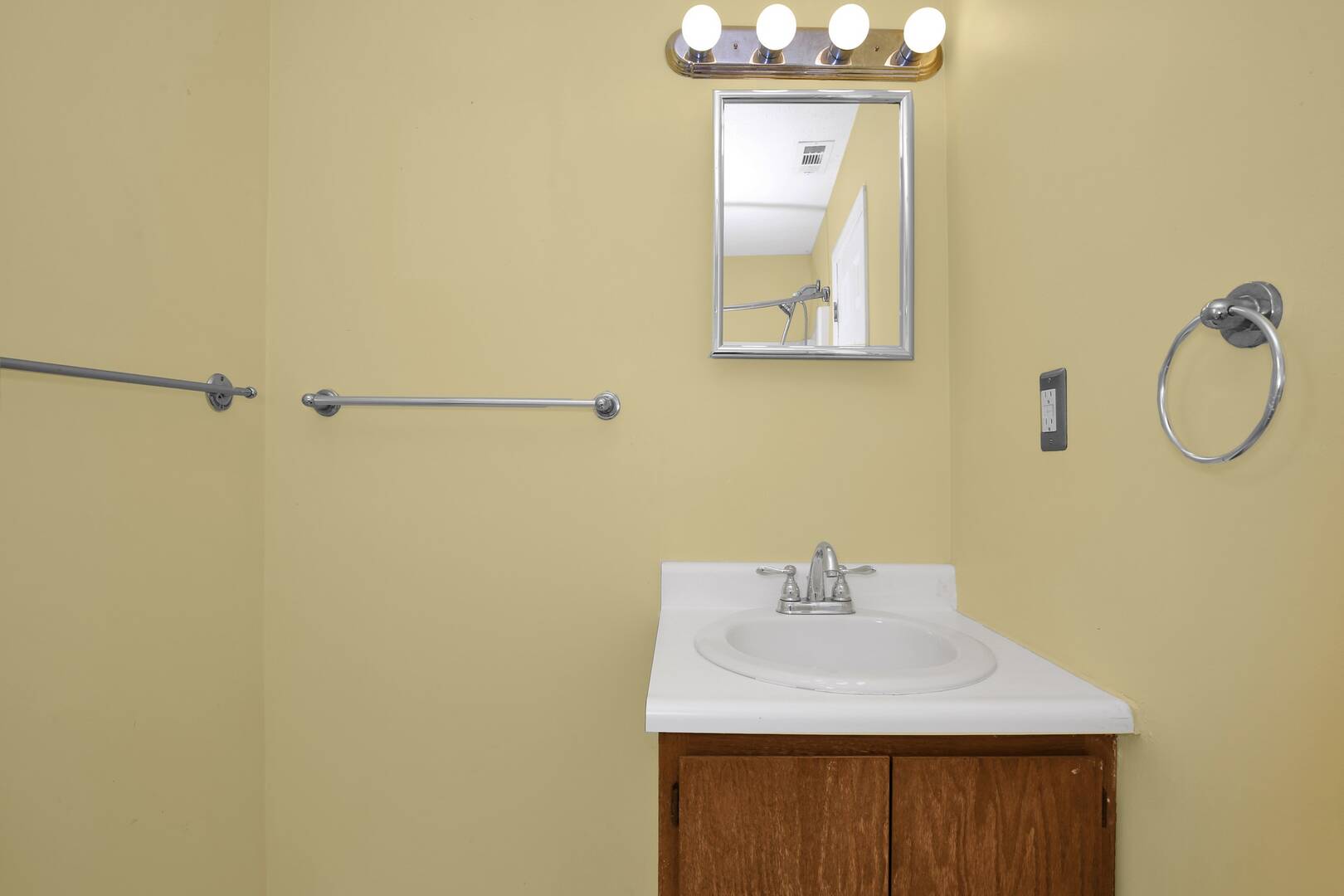 24 Christine Ln St.Pauls, NC 28384