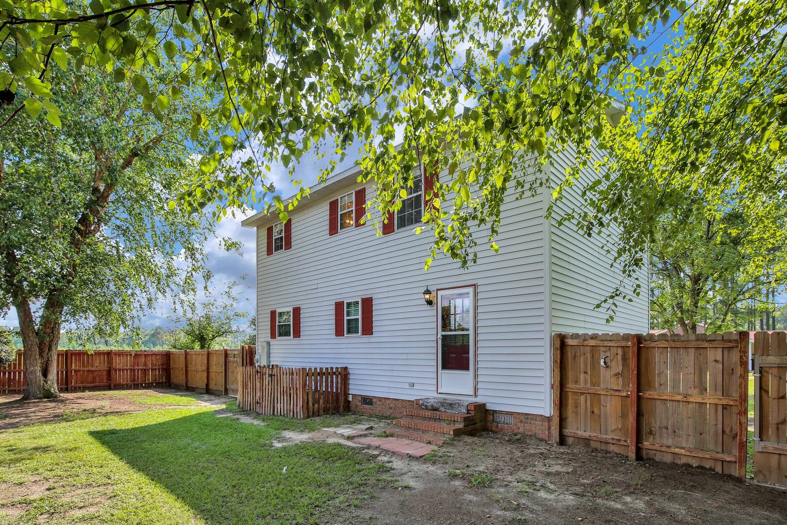 24 Christine Ln St.Pauls, NC 28384